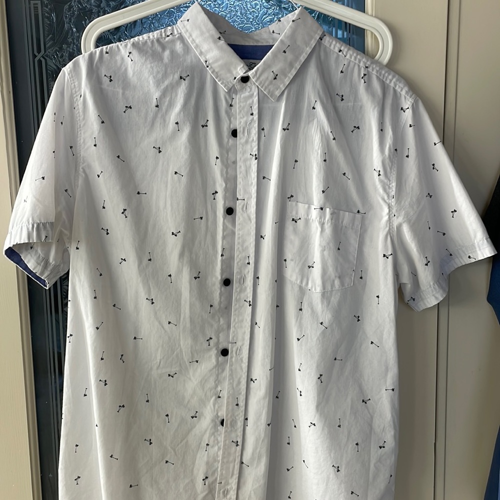 XL Short sleeve button up with palm trees